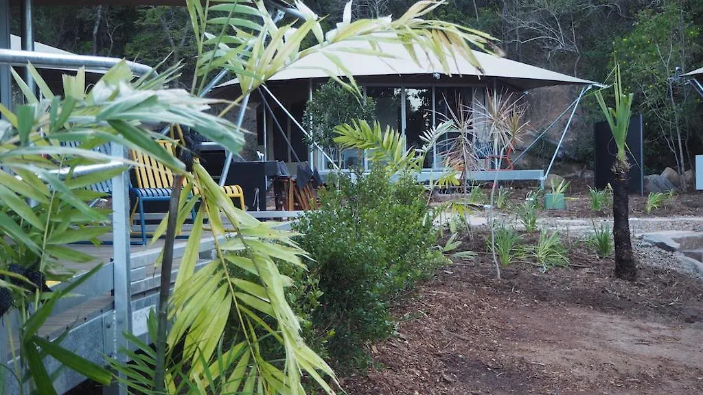 Queen Safari Tent 4 Nelly Bay Apartment